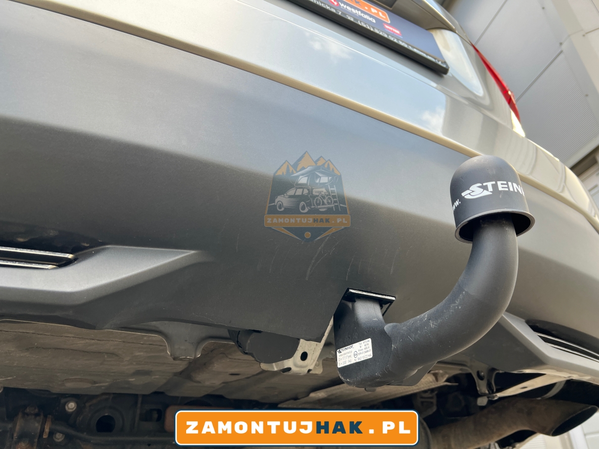 zdjecie samochodu lexus nx z hakiem holowniczym bez kuli